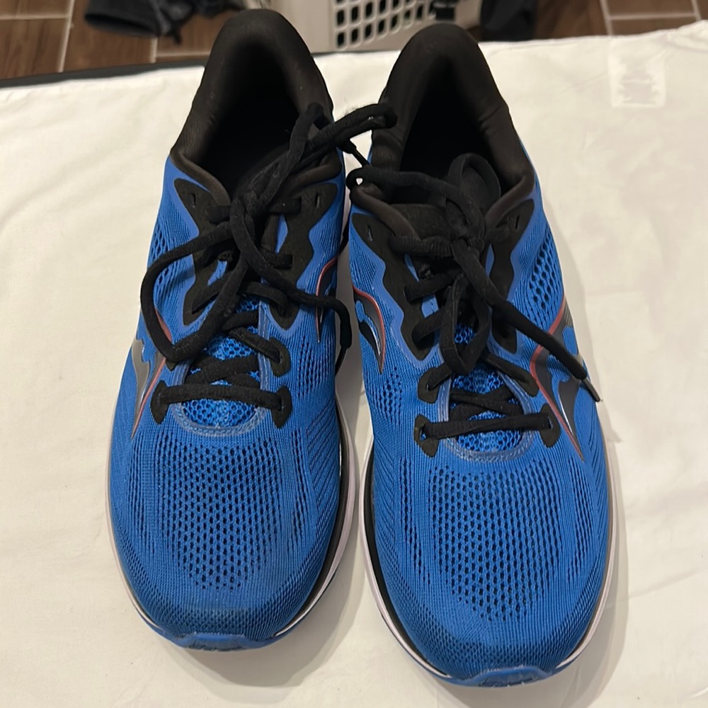 Saucony Ride 14 - Awesome Mens Running shoes, size 9.5 Normal  Wear view pics
